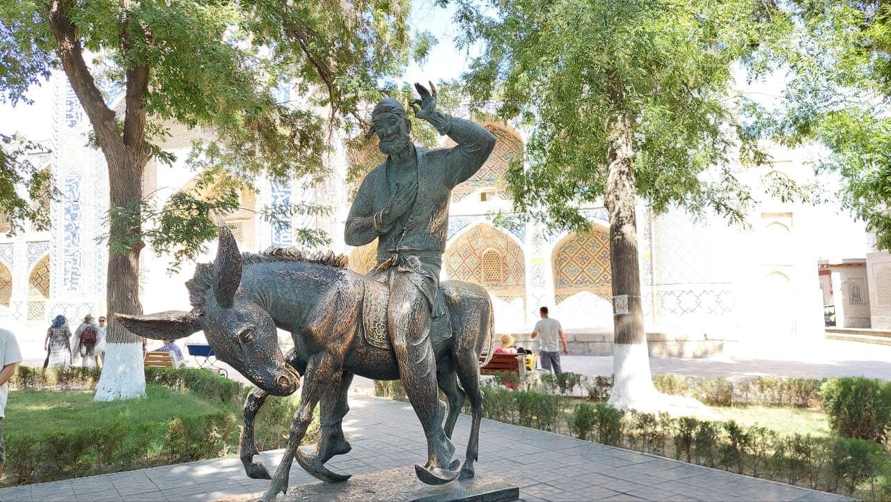The bronze statue of Khoja Nasreddin on his donkey, under the trees of Lyabi-Hauz