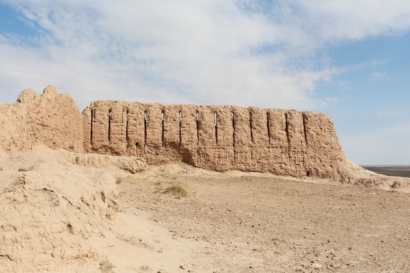 The long mud-brick wall of Ayaz-Kala 1 on the hilltop