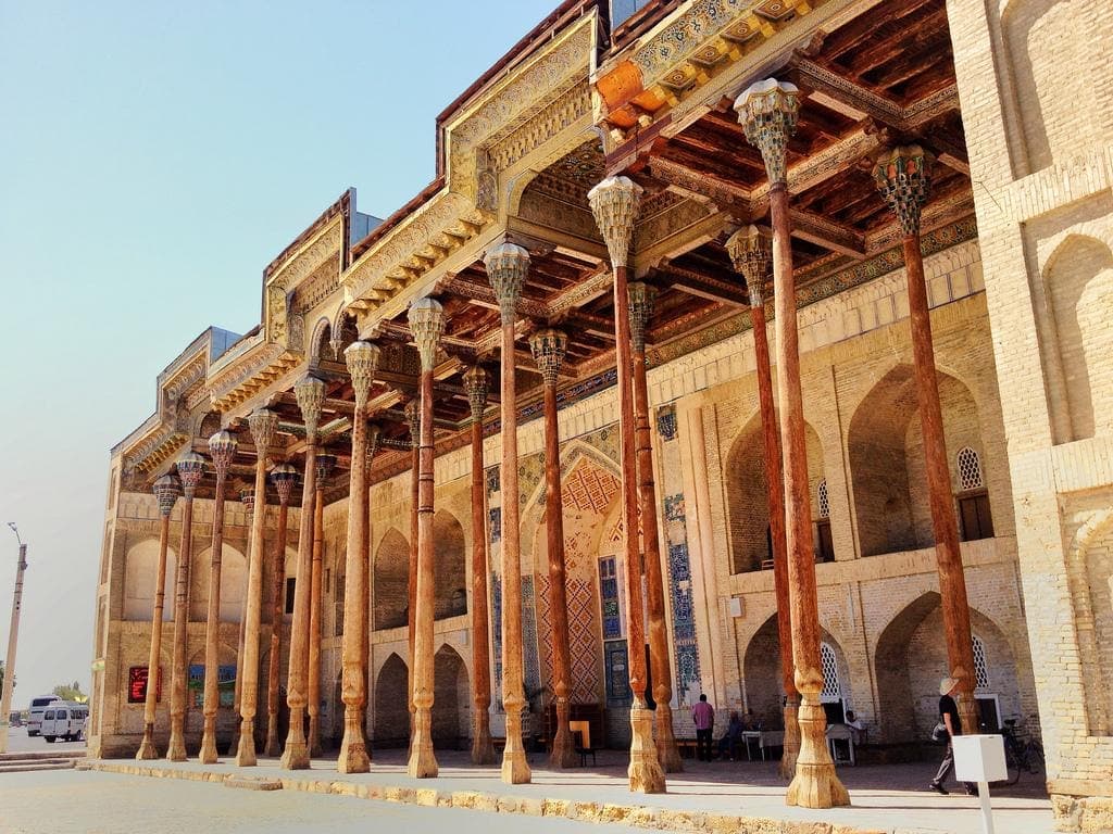 Looking along the row of tall wooden columns of the ayvan
