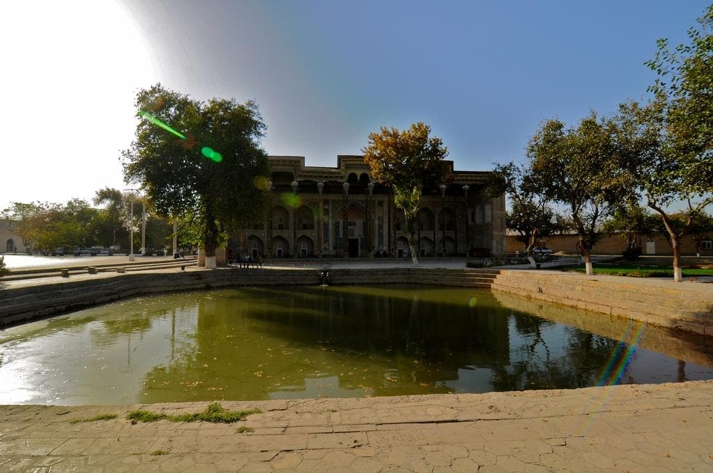 The pond in autumn with the mosque behind it
